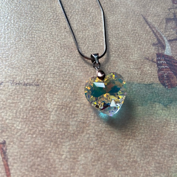 Swarovski heart necklace on silver chain - Picture 3 of 3